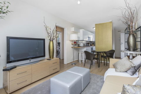 Gorgeous 26 1 Bed Designer Fitout Perfect Location - Tourism Noosa 20