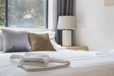 Gorgeous 26 1 Bed Designer Fitout Perfect Location - Tourism Noosa 4