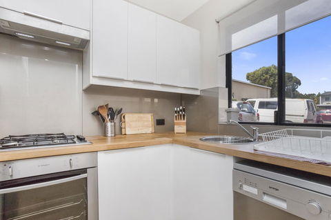 Gorgeous 26 1 Bed Designer Fitout Perfect Location - Tourism Noosa 9