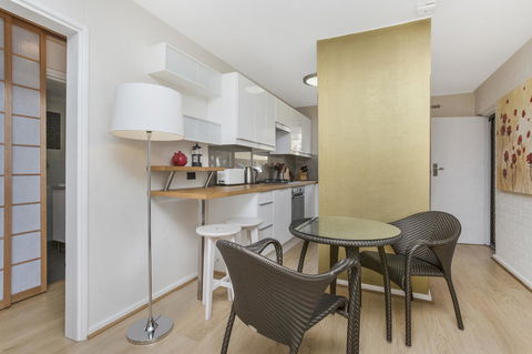 Gorgeous 26 1 Bed Designer Fitout Perfect Location - Tourism Noosa 12