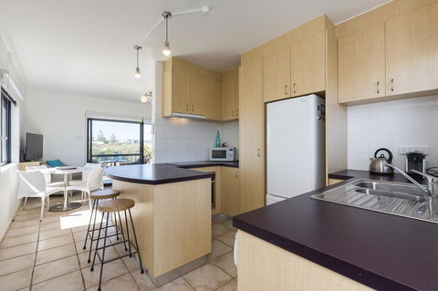 Cottesloe Marine Apartment - Executive Escapes - Tourism Noosa 10