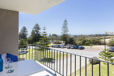 Cottesloe Marine Apartment - Executive Escapes - Tourism Noosa 6
