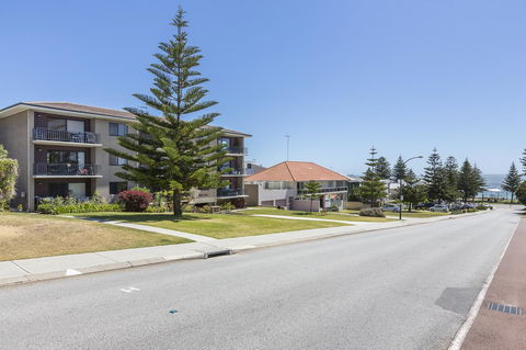 Cottesloe Marine Apartment - Executive Escapes - Tourism Noosa 17