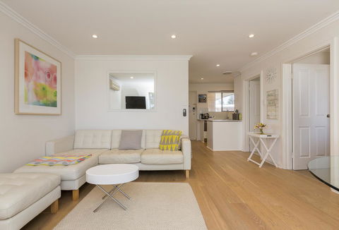 Cottesloe Beach Pines Apartment - Tourism Noosa 1