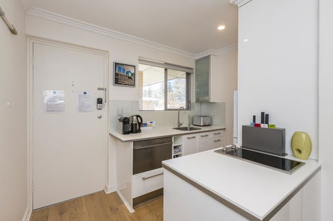 Cottesloe Beach Pines Apartment - Tourism Noosa 3