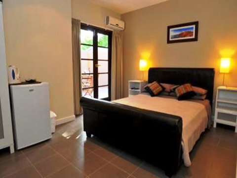 Waikiki Beach Bed And Breakfast - Tourism Noosa 9