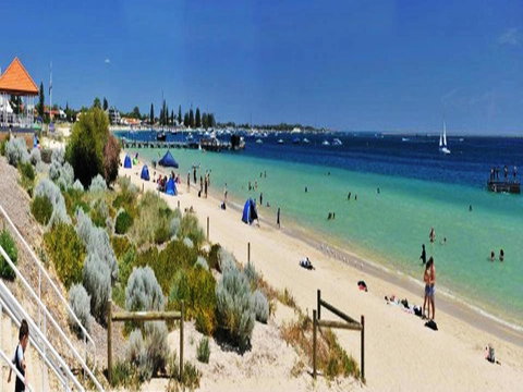 Waikiki Beach Bed And Breakfast - Tourism Noosa 18