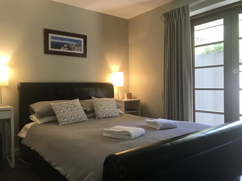 Waikiki Beach Bed And Breakfast - Tourism Noosa 2