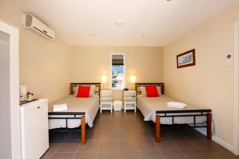 Waikiki Beach Bed And Breakfast - Tourism Noosa 6