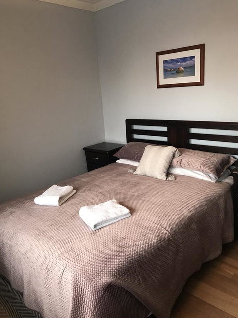 Waikiki Beach Bed And Breakfast - Tourism Noosa 3