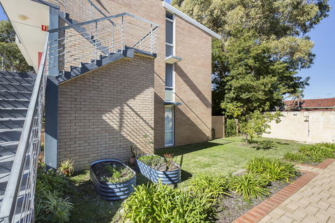Cottesloe Tree Top Studio - Executive Escapes - Tourism Noosa 9