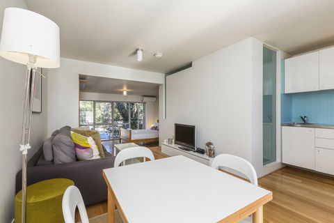 Cottesloe Tree Top Studio - Executive Escapes - Tourism Noosa 1