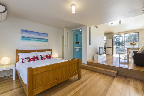 Cottesloe Tree Top Studio - Executive Escapes - Tourism Noosa 0