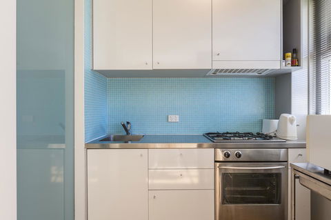 Cottesloe Tree Top Studio - Executive Escapes - Tourism Noosa 4