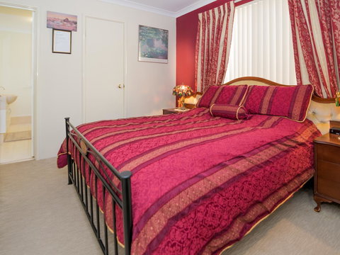 Ascot On Swan Bed & Breakfast - Tourism Noosa 2