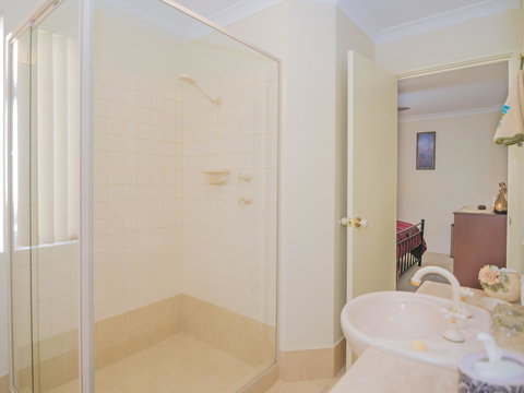 Ascot On Swan Bed & Breakfast - Tourism Noosa 3