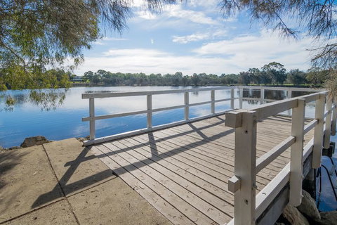 Ascot On Swan Bed & Breakfast - Tourism Noosa 1