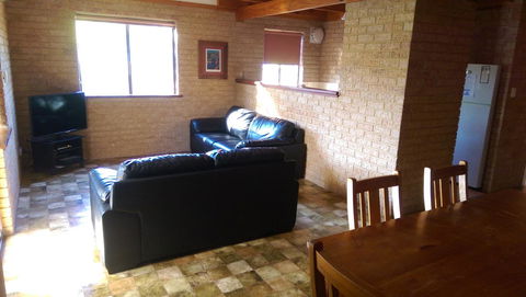 Kestrel Chalets - Tourism Noosa 1