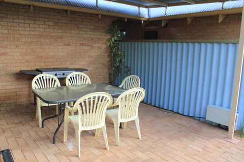 Kestrel Chalets - Tourism Noosa 23