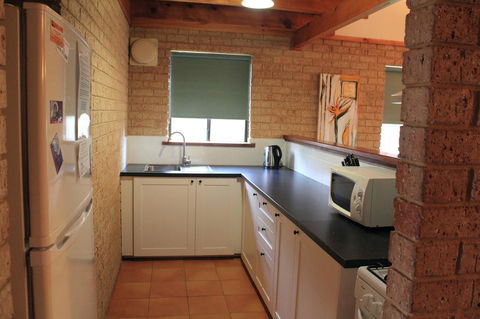 Kestrel Chalets - Tourism Noosa 10