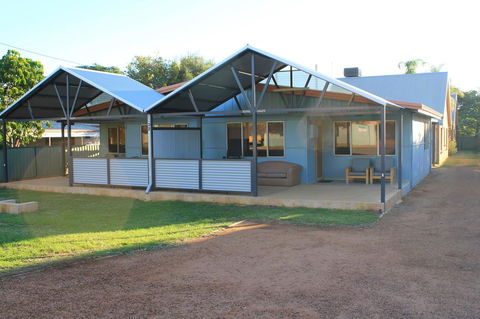 Kestrel Chalets - Tourism Noosa 14