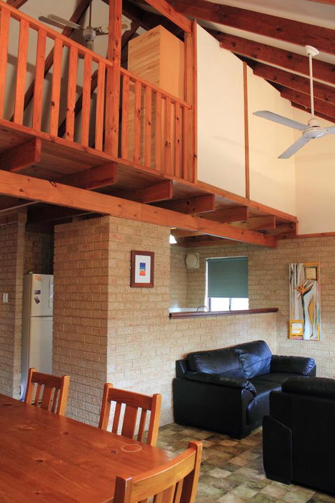 Kestrel Chalets - Tourism Noosa 16