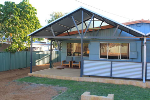 Kestrel Chalets - Tourism Noosa 0