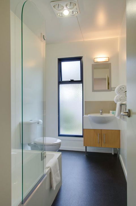 Swansea Beach Chalets - Tourism Noosa 9