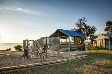 Swansea Beach Chalets - Tourism Noosa 37