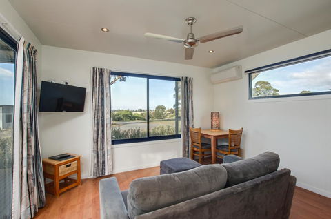 Swansea Beach Chalets - Tourism Noosa 8