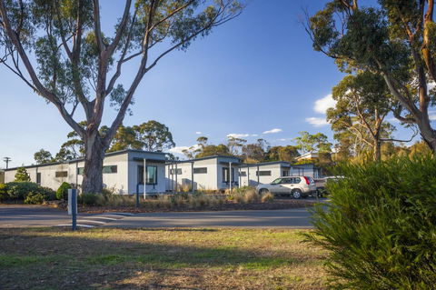 Swansea Beach Chalets - Tourism Noosa 24
