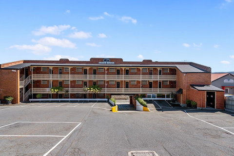 Coach House Launceston - Tourism Noosa 1