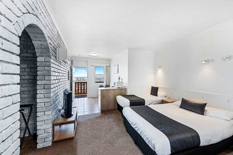 Coach House Launceston - Tourism Noosa 13