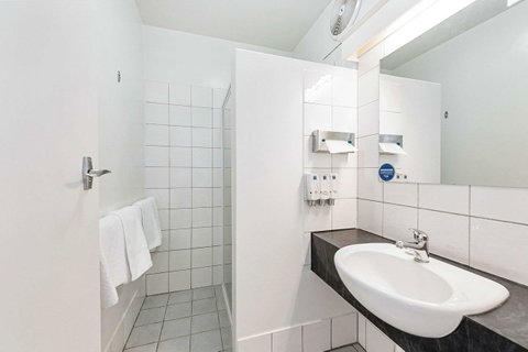 Coach House Launceston - Tourism Noosa 24