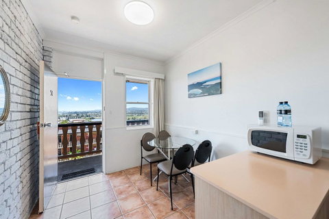 Coach House Launceston - Tourism Noosa 11