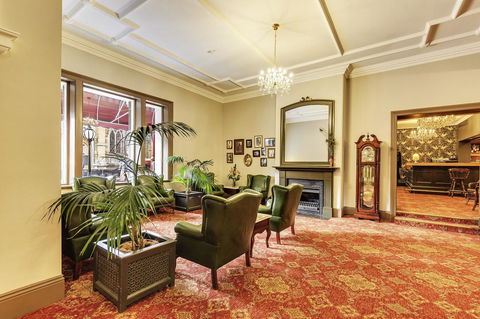Hadley\'s Orient Hotel - Tourism Noosa 12