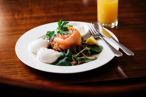 Hadley\'s Orient Hotel - Tourism Noosa 4