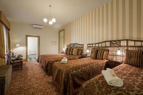 Hadley\'s Orient Hotel - Tourism Noosa 20