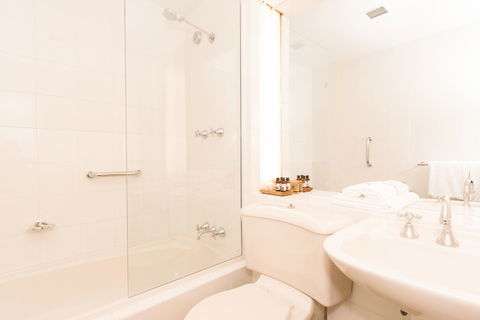 Hadley\'s Orient Hotel - Tourism Noosa 39
