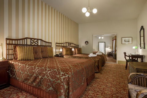 Hadley\'s Orient Hotel - Tourism Noosa 21