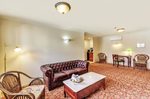 Hadley\'s Orient Hotel - Tourism Noosa 17