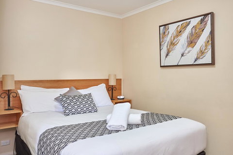Elphin Serviced Apartments - Tourism Noosa 4