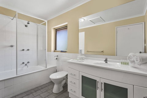 Elphin Serviced Apartments - Tourism Noosa 38