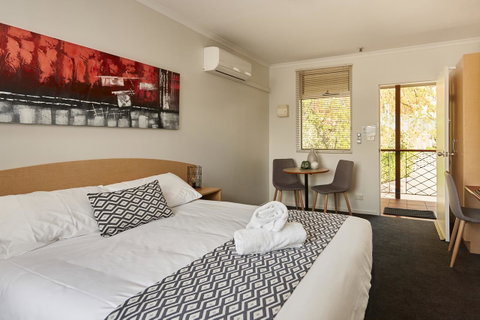 Elphin Serviced Apartments - Tourism Noosa 22