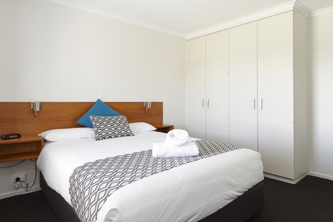 Elphin Serviced Apartments - Tourism Noosa 25