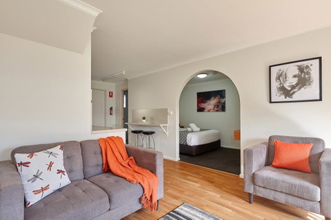 Elphin Serviced Apartments - Tourism Noosa 11