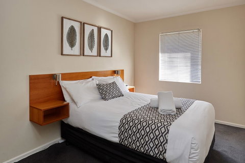 Elphin Serviced Apartments - Tourism Noosa 1