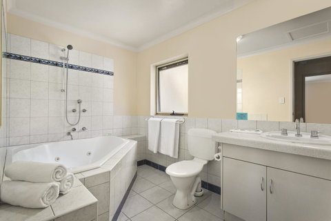 Elphin Serviced Apartments - Tourism Noosa 37