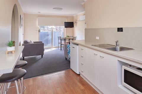 Elphin Serviced Apartments - Tourism Noosa 8