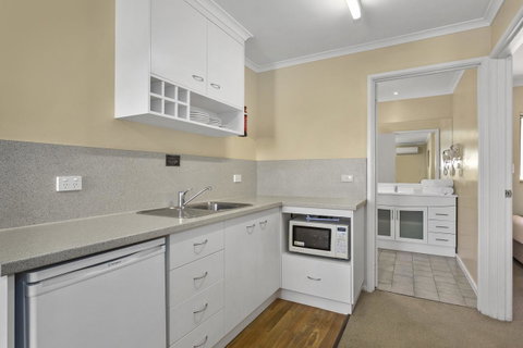 Elphin Serviced Apartments - Tourism Noosa 39